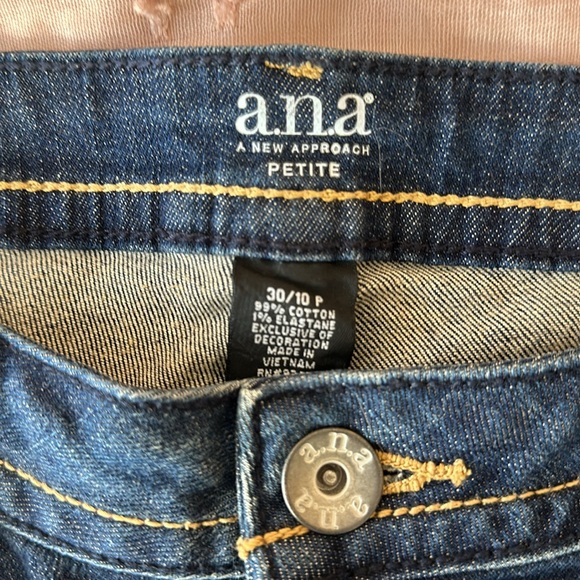 🍊 Ana women’s walking Jean shorts 10 petite ciders embroidered pockets - Picture 3 of 8